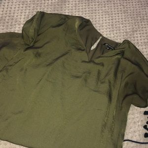 boutique green midi dress. v-neck